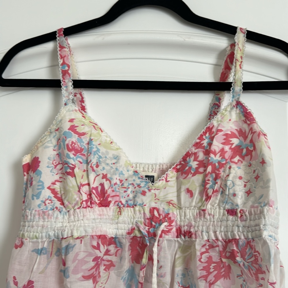 Floral flow top